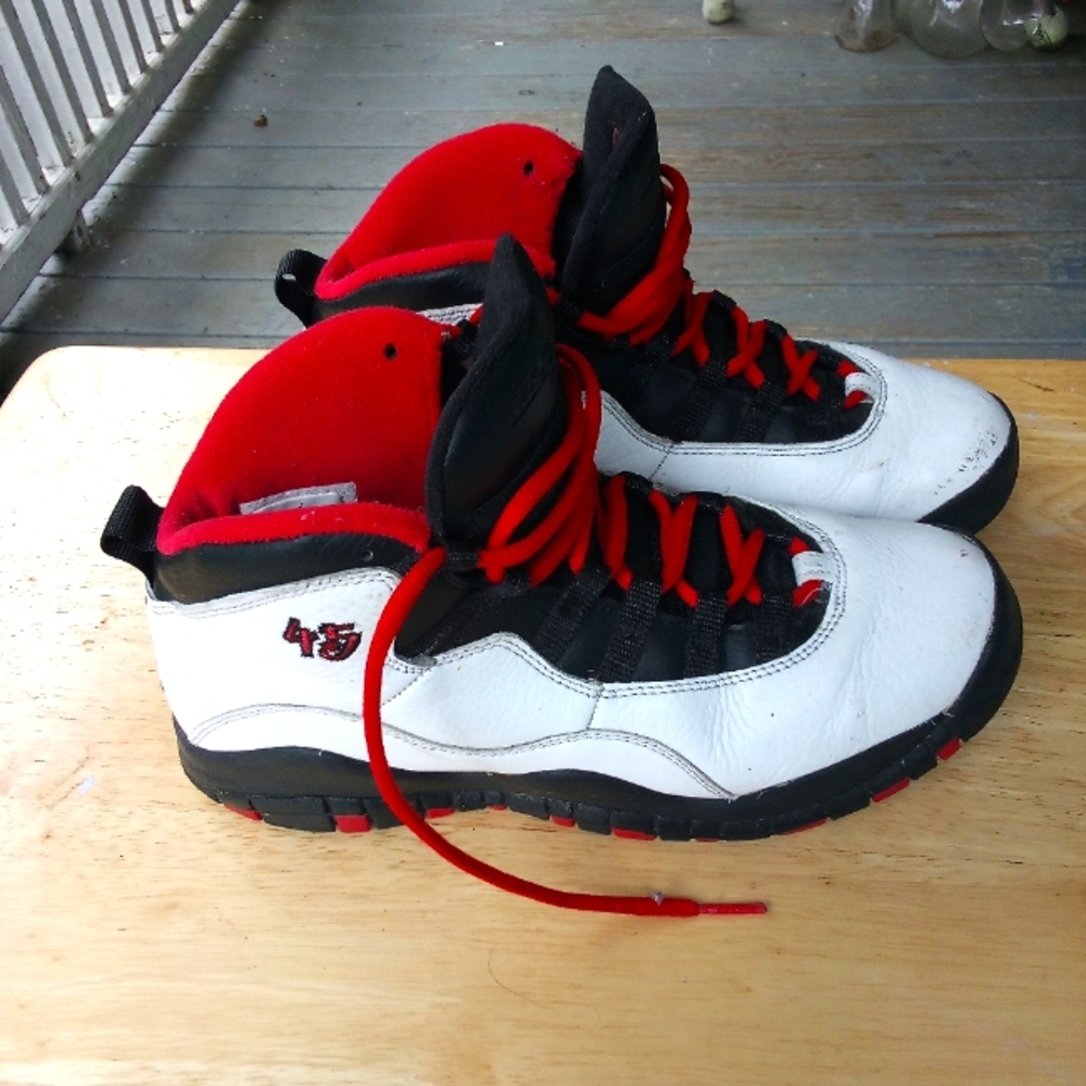 Nike Air Jordan 10 retro "double nickel" black, white, and red. Size 7y